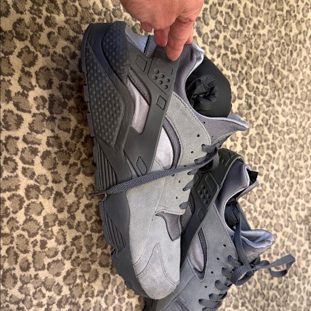 Nike Air Huarache Men's size 13 grey & Black Nike Sneakers. LOOK! - Picture 9 of 13